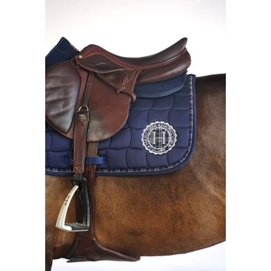 Harcour Veelzijdigheidszadeldekje Salvador Navy/Wit Full 1 Harcour Veelzijdigheidszadeldekje Salvador Navy/Wit Full