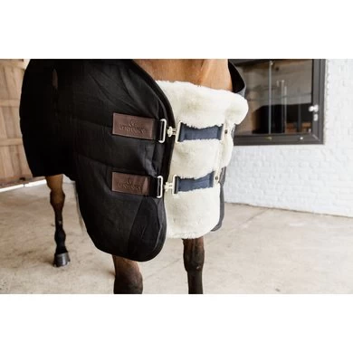 Kentucky Horsewear Kentucky Borstverlenger Wol 2 Koppelsluitingen Naturel 4 Kentucky Horsewear Kentucky Borstverlenger Wol 2 Koppelsluitingen Naturel - Afbeelding 4