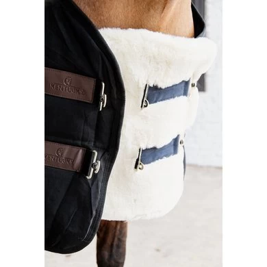 Kentucky Horsewear Kentucky Borstverlenger Wol 2 Koppelsluitingen Naturel 6 Kentucky Horsewear Kentucky Borstverlenger Wol 2 Koppelsluitingen Naturel - Afbeelding 6