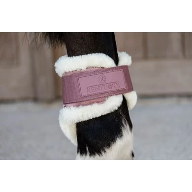 Kentucky Horsewear Kentucky Kogelbeschermer Young Horse Velvet Vegan Bont Oud Roze 5 Kentucky Horsewear Kentucky Kogelbeschermer Young Horse Velvet Vegan Bont Oud Roze - Afbeelding 5