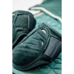 Kentucky Horsewear Kentucky Kogelbeschermer Young Horse Velvet Donker Groen 12 Kentucky Horsewear Kentucky Kogelbeschermer Young Horse Velvet Donker Groen -Paardensport kortingswinkel kentucky 179a4974.d1c965
