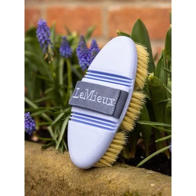 LeMieux Borstel Scrubbing Brush Mist 3 LeMieux Borstel Scrubbing Brush Mist - Afbeelding 3