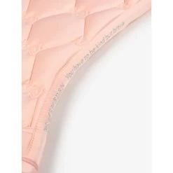 PS Of Sweden Zadeldekje Ruffle Springen Peach 7 PS Of Sweden Zadeldekje Ruffle Springen Peach -Paardensport kortingswinkel ps ruffle quote peach 2022 7948 1500x2000.eed831